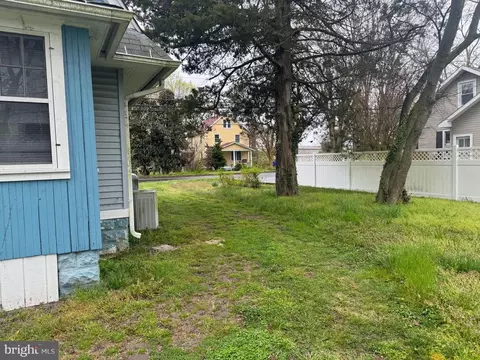 Exterior - 711 Chestnut St, Milton, DE 19968 photo 3 of 5