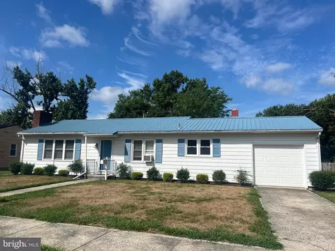 810 W Ivy Dr, Seaford, DE 19973