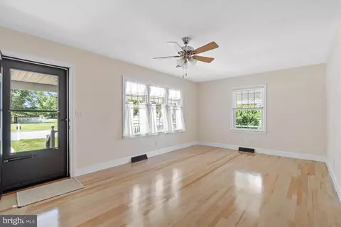 Living - 211 Wilson St, Georgetown, DE 19947 photo 1 of 1
