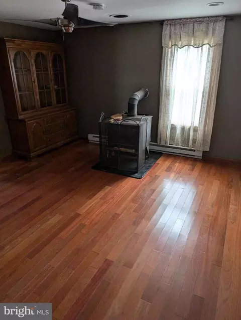 Living - 24311 Springfield Rd, Georgetown, DE 19947 photo 1 of 1