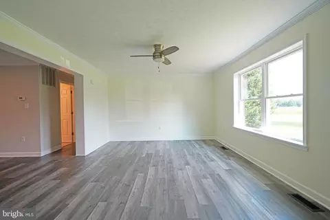 Living - 132 Creek Dr, Milton, DE 19968 photo 2 of 12