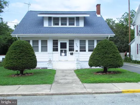 229 W 8th St, Laurel, DE 19956