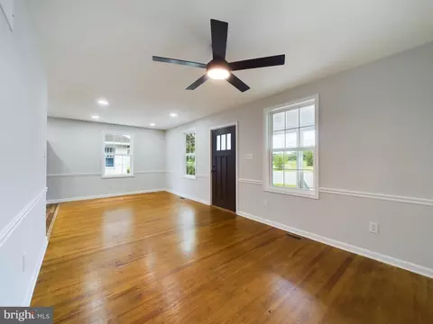 Living - 11139 Laurel Rd, Laurel, DE 19956 photo 1 of 2