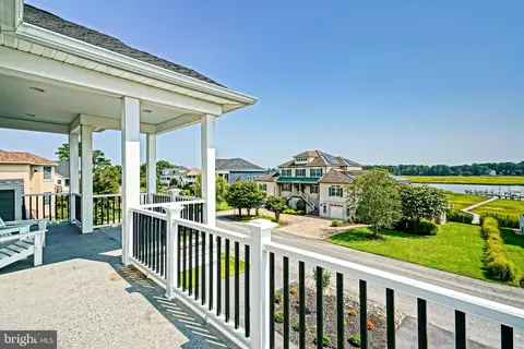 Exterior - 152 E Side Dr, Rehoboth Beach, DE 19971 photo 6 of 13