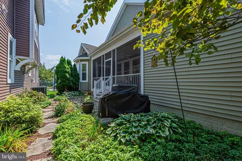 Exterior - 107 Arch St, Milton, DE 19968 photo 6 of 7