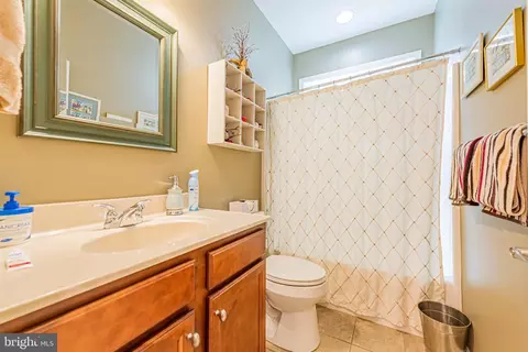 Bath - 107 Arch St, Milton, DE 19968 photo 3 of 3