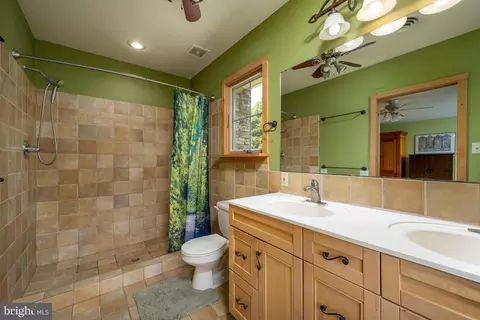Bath - 5019 Beverly Ln, Milton, DE 19968 photo 1 of 2