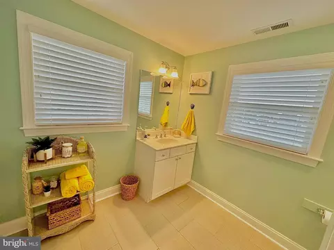 Bath - 215 2nd St, Bethany Beach, DE 19930 photo 4 of 10