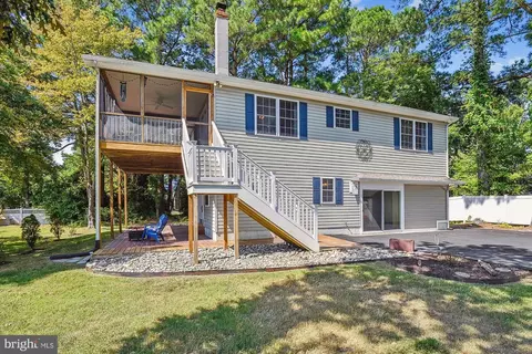 Exterior - 31312 Pine Pl, Ocean View, DE 19970 photo 3 of 20