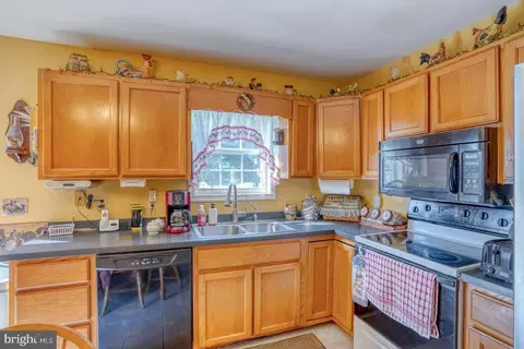 Kitchen - 6532 Delmar Rd, Delmar, DE 19940 photo 2 of 2