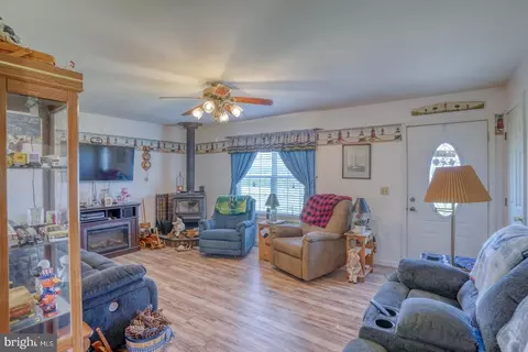 Living - 6532 Delmar Rd, Delmar, DE 19940 photo 1 of 1