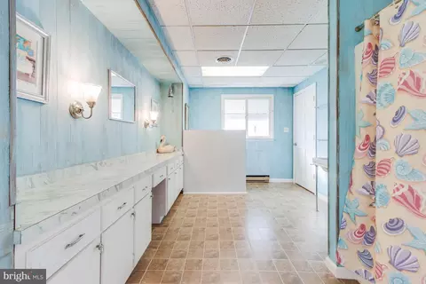 Bath - 9 Florida Ave, Milton, DE 19968 photo 1 of 3