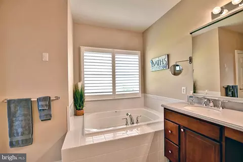 Bath - 37481 Seaside Dr, Ocean View, DE 19970 photo 3 of 6