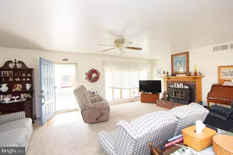 6451 Leslie Ln, Laurel, DE 19956 photo 3