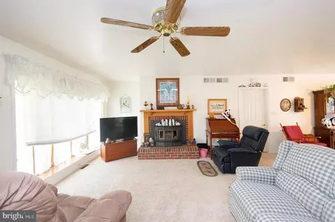 6451 Leslie Ln, Laurel, DE 19956 photo 4