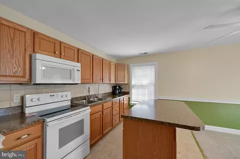 Kitchen - 201 Old Laurel Rd, Georgetown, DE 19947 photo 4 of 4