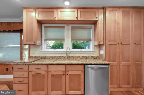 Kitchen - 201 Old Laurel Rd, Georgetown, DE 19947 photo 3 of 4