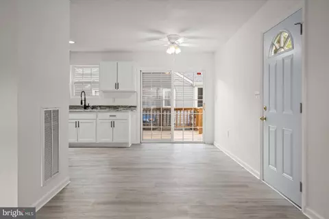 Entry Way - 402 W 7th St, Laurel, DE 19956 photo 1 of 2