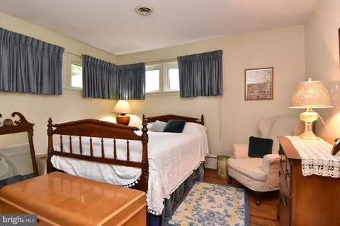 Bedroom - 140 Lakeside Dr, Laurel, DE 19956 photo 3 of 4