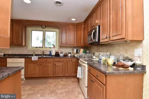 Kitchen - 140 Lakeside Dr, Laurel, DE 19956 photo 3 of 3
