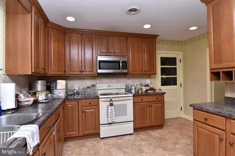 Kitchen - 140 Lakeside Dr, Laurel, DE 19956 photo 2 of 3