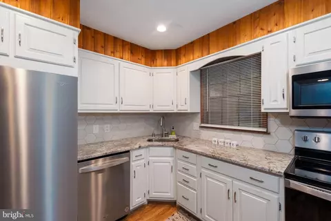 Kitchen - 24004 Pine Lake Dr, Georgetown, DE 19947 photo 1 of 2