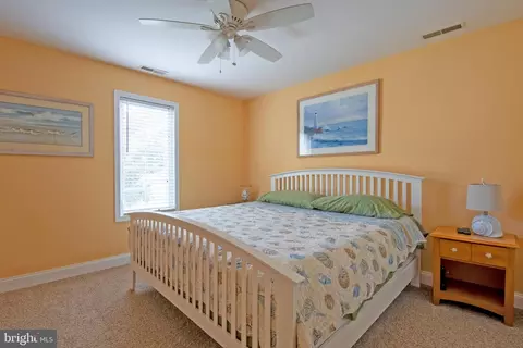 Bedroom - 36499 Pine Grove Ln, Ocean View, DE 19970 photo 3 of 3