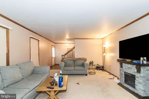 Living - 107 Maple St, Laurel, DE 19956 photo 1 of 2