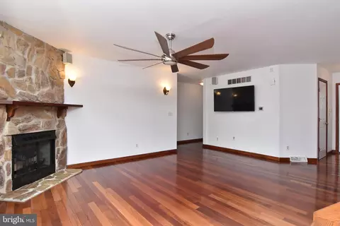 Living - 330 Behringer Ave, Milton, DE 19968 photo 3 of 4
