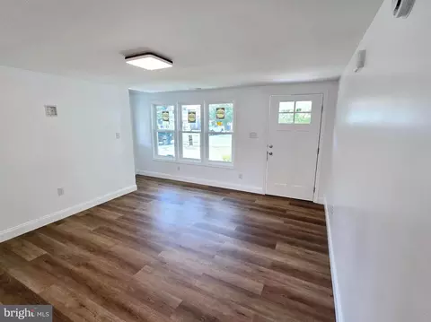 Living - 7 Rogers Ave, Georgetown, DE 19947 photo 1 of 2