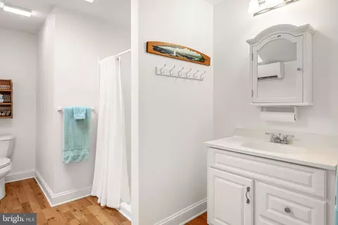 Bath - 409 Conwell St, Milton, DE 19968 photo 3 of 3