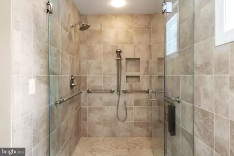 Bath - 409 Conwell St, Milton, DE 19968 photo 2 of 3