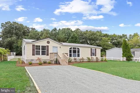 11752 Sandy Ridge Dr, Laurel, DE 19956