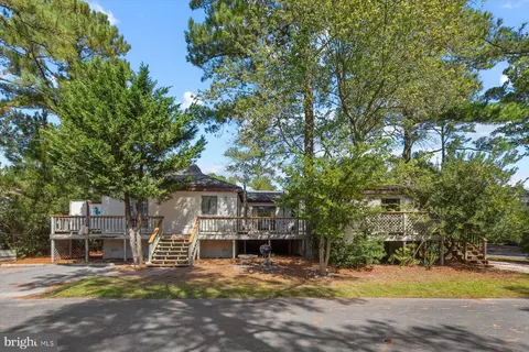 607 4th St, Bethany Beach, DE 19930