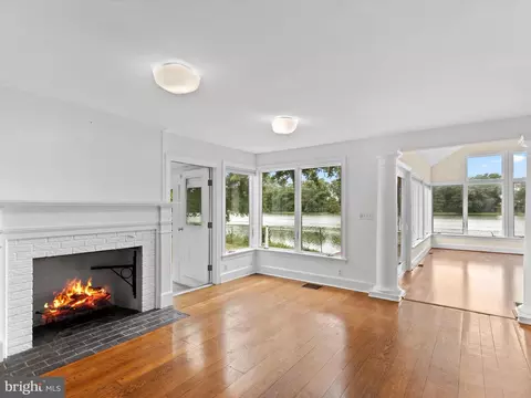 Living - 115 Lake Dr, Laurel, DE 19956 photo 6 of 10