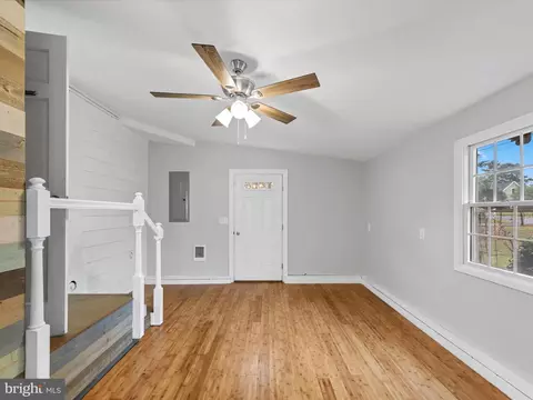 Living - 115 Lake Dr, Laurel, DE 19956 photo 10 of 10