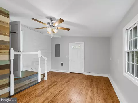 Living - 115 Lake Dr, Laurel, DE 19956 photo 9 of 10