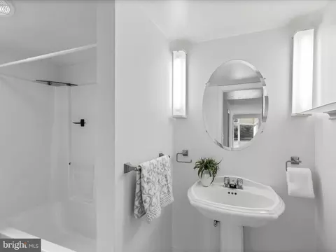 Bath - 115 Lake Dr, Laurel, DE 19956 photo 1 of 2