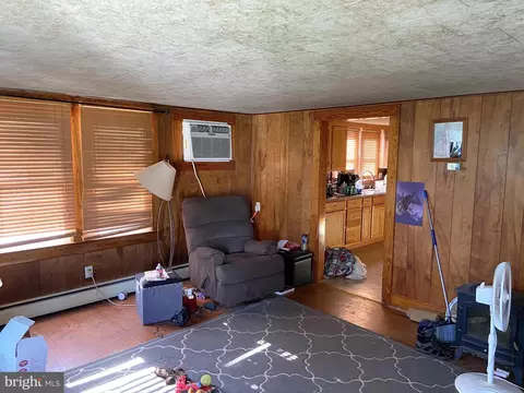 Living - 10144 Marvil Dr, Laurel, DE 19956 photo 1 of 1
