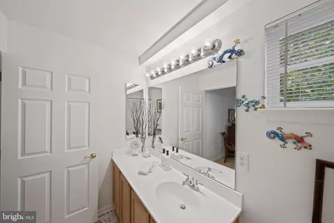 Bath - 128 Ellison Dr, Milton, DE 19968 photo 3 of 4