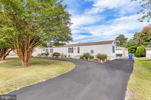 31417 Oak St, Ocean View, DE 19970