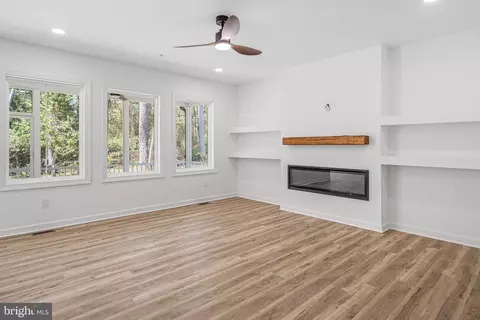 Living - 302 Atlantic St, Milton, DE 19968 photo 2 of 3