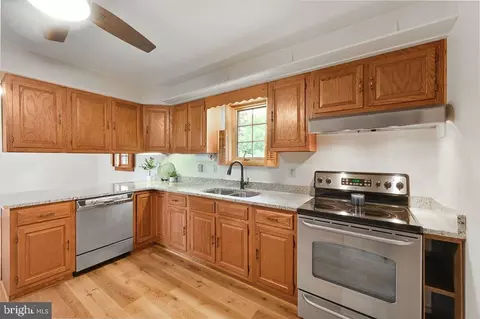 Kitchen - 32497 Park Dr, Laurel, DE 19956 photo 1 of 2