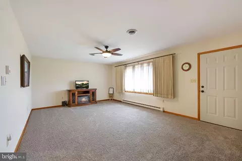 Living - 32497 Park Dr, Laurel, DE 19956 photo 1 of 2
