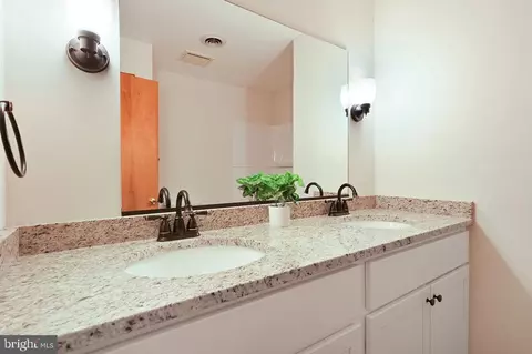 Bath - 32497 Park Dr, Laurel, DE 19956 photo 1 of 3