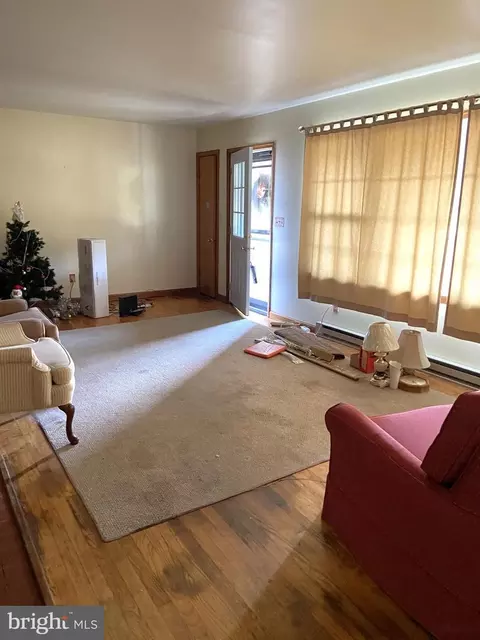 Living - 10709 Dorothy Rd, Laurel, DE 19956 photo 1 of 2