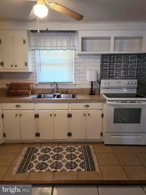 Kitchen - 10887 Pit Rd, Seaford, DE 19973 photo 2 of 4