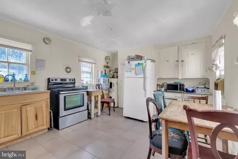 Kitchen - 10 S King St, Georgetown, DE 19947 photo 1 of 2