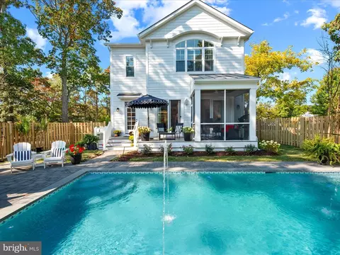 8 Canal St, Rehoboth Beach, DE 19971