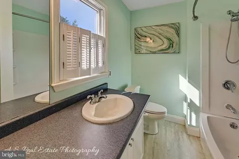 Bath - 35527 Jami Ave, Laurel, DE 19956 photo 1 of 2